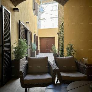 Prelijepa kuća s tri etažirana apartmana u staroj jezgri grada, Poreč!