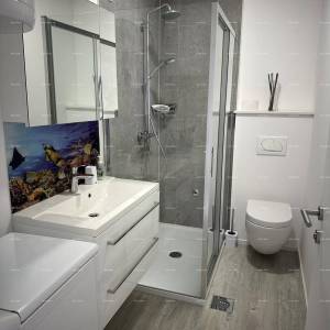 Prelijepa kuća s tri etažirana apartmana u staroj jezgri grada, Poreč!