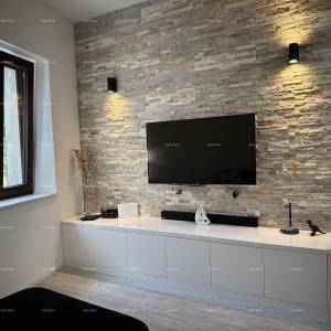 Prelijepa kuća s tri etažirana apartmana u staroj jezgri grada, Poreč!