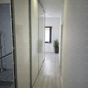 Prelijepa kuća s tri etažirana apartmana u staroj jezgri grada, Poreč!