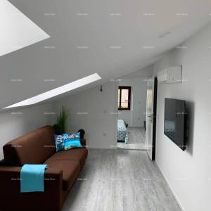 Prelijepa kuća s tri etažirana apartmana u staroj jezgri grada, Poreč!