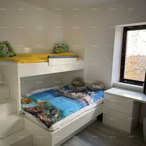 Prelijepa kuća s tri etažirana apartmana u staroj jezgri grada, Poreč!