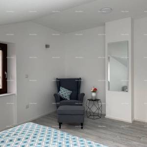 Prelijepa kuća s tri etažirana apartmana u staroj jezgri grada, Poreč!