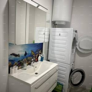 Prelijepa kuća s tri etažirana apartmana u staroj jezgri grada, Poreč!