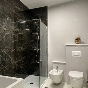 Prelijepa kuća s tri etažirana apartmana u staroj jezgri grada, Poreč!