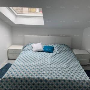 Prelijepa kuća s tri etažirana apartmana u staroj jezgri grada, Poreč!