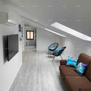 Prelijepa kuća s tri etažirana apartmana u staroj jezgri grada, Poreč!