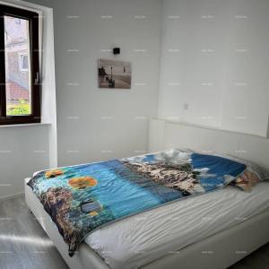 Prelijepa kuća s tri etažirana apartmana u staroj jezgri grada, Poreč!