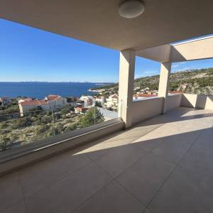 PRIMOŠTEN, DOLAC – NOVOGRADNJA! Penthouse s prekrasnim pogledom na more! PRILIKA!