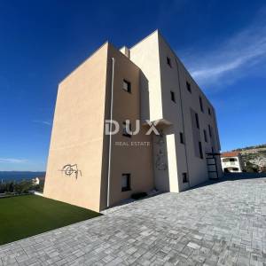 PRIMOŠTEN, DOLAC – Penthouse s prekrasnim pogledom na more! PRILIKA!