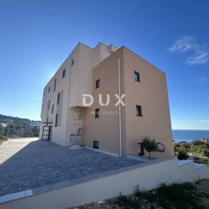 PRIMOŠTEN, DOLAC – Penthouse s prekrasnim pogledom na more! PRILIKA!