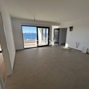 PRIMOŠTEN, DOLAC – Penthouse s prekrasnim pogledom na more! PRILIKA!