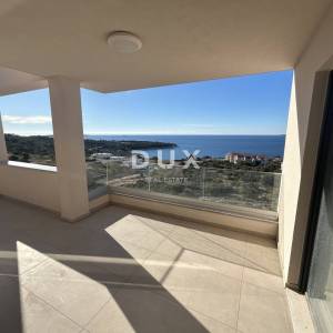 PRIMOŠTEN, DOLAC – Penthouse s prekrasnim pogledom na more! PRILIKA!