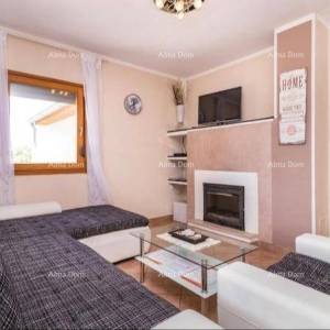 Prizemna kuća s bazenom  na mirnoj lokaciji, Pula