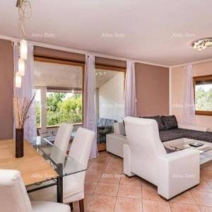 Prizemna kuća s bazenom  na mirnoj lokaciji, Pula