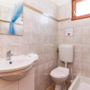 Prizemna kuća s bazenom  na mirnoj lokaciji, Pula