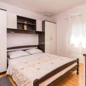 Prizemna kuća s bazenom  na mirnoj lokaciji, Pula