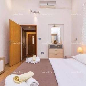 Prizemna kuća s bazenom  na mirnoj lokaciji, Pula