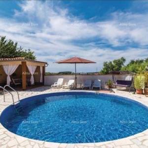 Prizemna kuća s bazenom  na mirnoj lokaciji, Pula