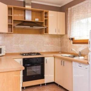 Prizemna kuća s bazenom  na mirnoj lokaciji, Pula