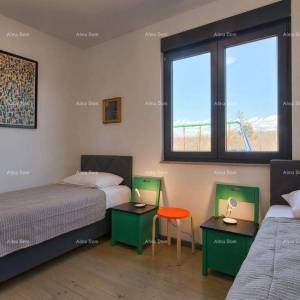 Prizemnica s bazenom! Blizina mjesta Savičente.