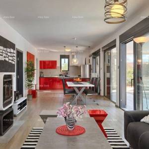 Prizemnica s bazenom! Blizina mjesta Savičente.