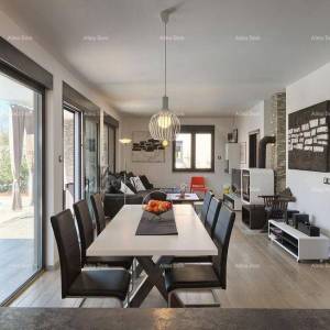 Prizemnica s bazenom! Blizina mjesta Savičente.