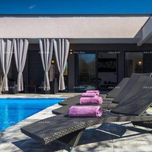 Prizemnica s bazenom! Blizina mjesta Savičente.