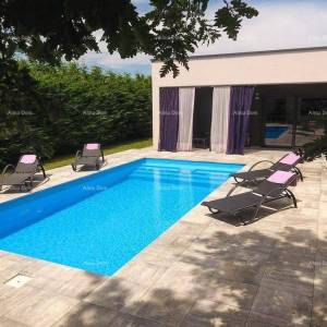 Prizemnica s bazenom! Blizina mjesta Savičente.