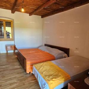 Prodaja - autentična kamena kuća s 2 pomoćna objekta i prostranim dvorištem, Brtonigla!