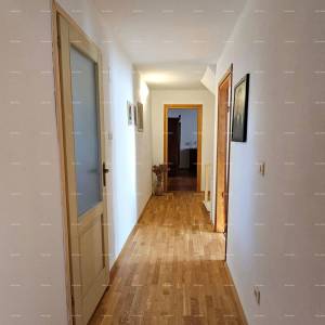 Prodaja - autentična kamena kuća s 2 pomoćna objekta i prostranim dvorištem, Brtonigla!