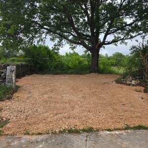 Prodaja - dva građevinska zemljišta s pravomoćnim dozvolama za izgradnju kuća s bazenom, Marčana! Gradnja može početi odmah!...