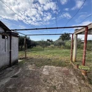 Prodaja dvije manje legalizirane kućice sa zemljištem