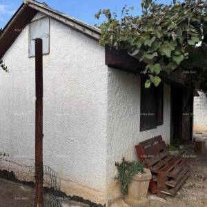 Prodaja dvije manje legalizirane kućice sa zemljištem