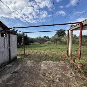 Prodaja dvije manje legalizirane kućice sa zemljištem