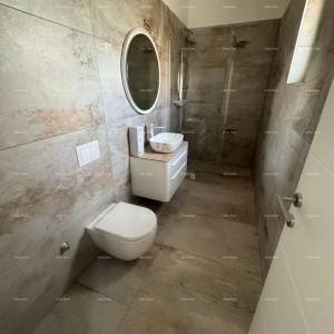 Prodaja- dvojna kuća s grijanim bazenom, Okolica Poreča!