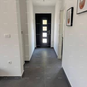 Prodaja- dvojna kuća s grijanim bazenom, Okolica Poreča!