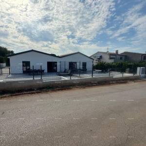 Prodaja- dvojna kuća s grijanim bazenom, Okolica Poreča!