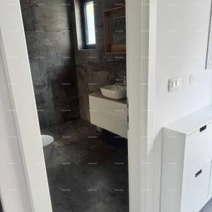 Prodaja- dvojna prizemnica s grijanim bazenom, Poreč!