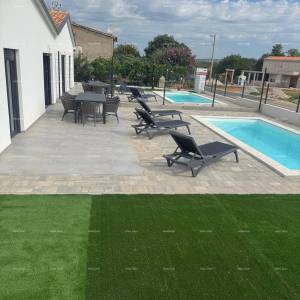 Prodaja- dvojna prizemnica s grijanim bazenom, Poreč!