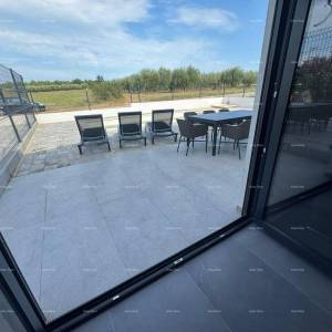 Prodaja- dvojna prizemnica s grijanim bazenom, Poreč!