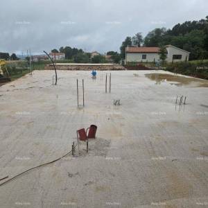 Prodaja - građevinsko zemljište s dozvolom i započetom gradnjom, blizina Barbana!