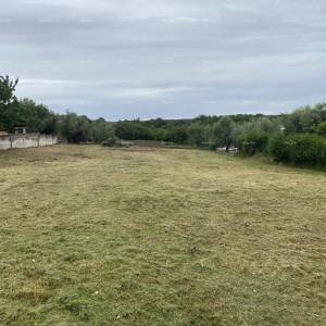 Prodaja građevinskog zemljišta s projektom i ishodovanom građevinskom dozvolom za 8 stanova, Tar!