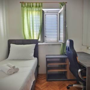 Prodaja, K.Gomilica, trosoban, namješten stan, 2.kat