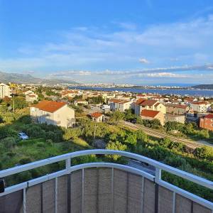 Prodaja, K.Gomilica, trosoban, namješten stan, 2.kat