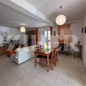 PRODAJA, KRK, APARTMAN S DVIJE SPAVAĆE SOBE I VRTOM, 500 M OD MORA