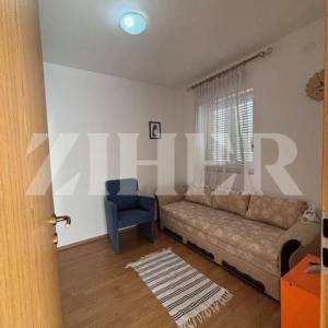 PRODAJA, KRK, APARTMAN S DVIJE SPAVAĆE SOBE I VRTOM, 500 M OD MORA