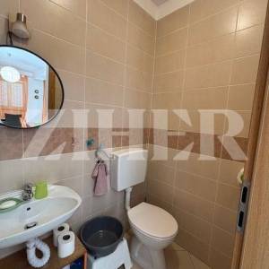 PRODAJA, KRK, APARTMAN S DVIJE SPAVAĆE SOBE I VRTOM, 500 M OD MORA