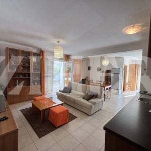 PRODAJA, KRK, APARTMAN S DVIJE SPAVAĆE SOBE I VRTOM, 500 M OD MORA