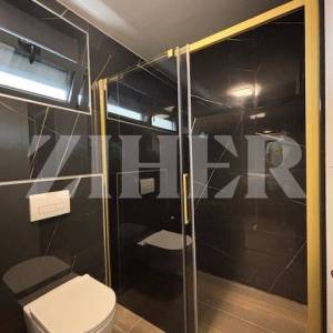 PRODAJA, KRK, DVA LUKSUZNA DVOETAŽNA APARTMANA S KROVNIM BAZENIMA